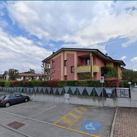 Luminoso Trilocale Con Piscina E Giardino Privato Appartement Desenzano del Garda Buitenkant foto