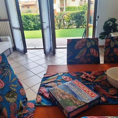 Luminoso Trilocale Con Piscina E Giardino Privato Appartement Desenzano del Garda Buitenkant foto