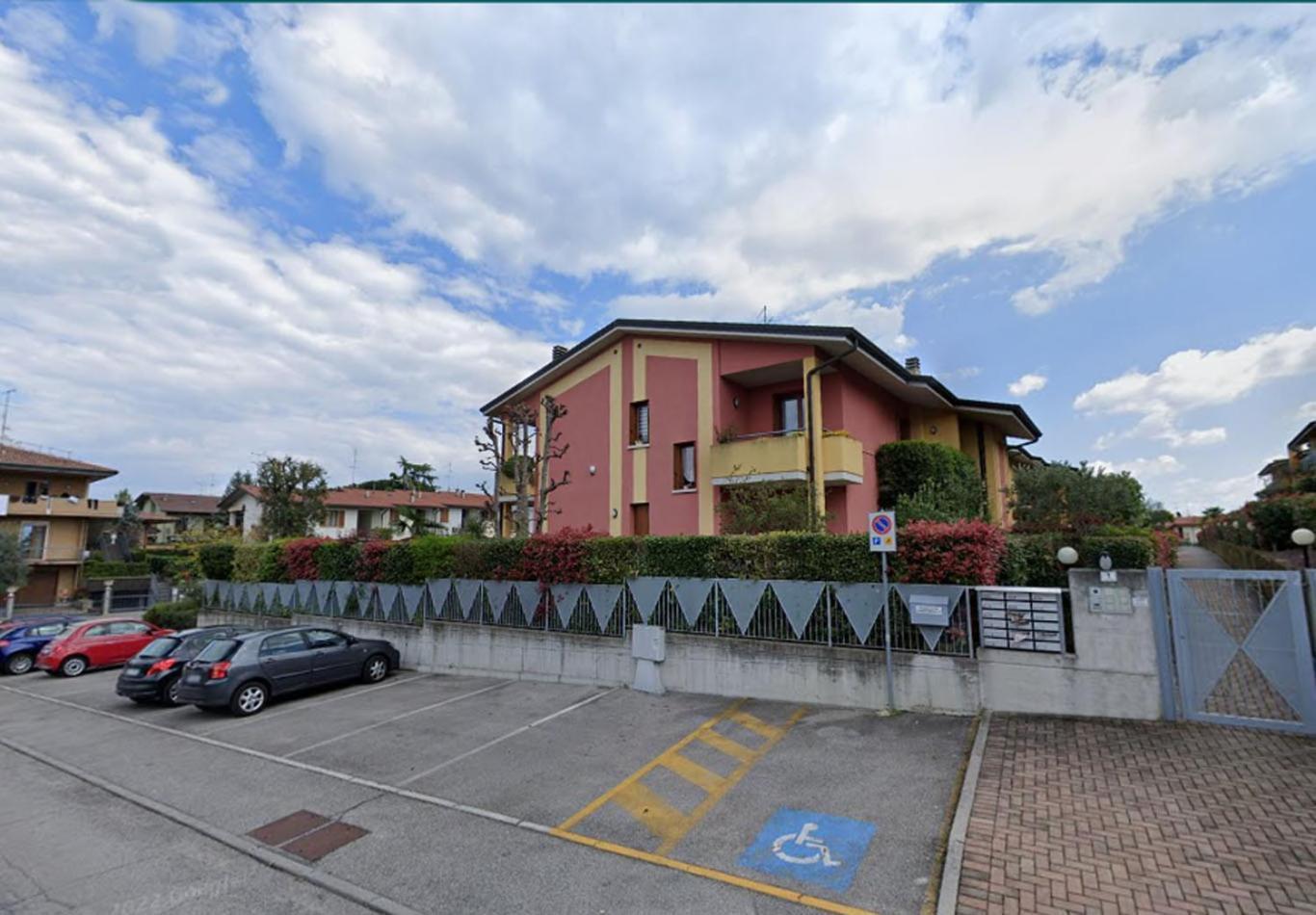 Luminoso Trilocale Con Piscina E Giardino Privato Appartement Desenzano del Garda Buitenkant foto