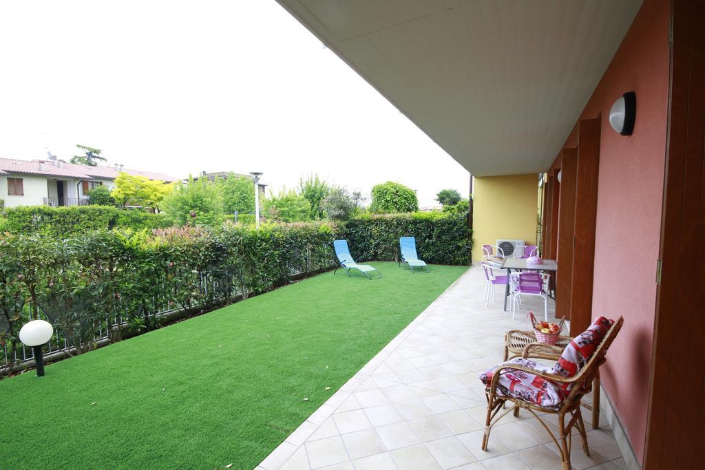 Luminoso Trilocale Con Piscina E Giardino Privato Appartement Desenzano del Garda Buitenkant foto